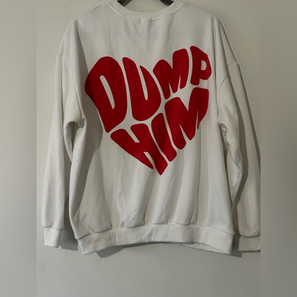 Adika White Crewneck Sweatshirt with “Dump Him” Heart Graphic